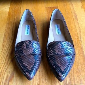 Steve Madden Snakeskin Pointy Flat 8M